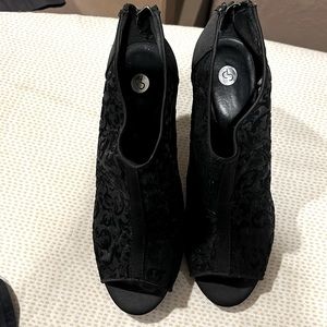 Black high heel dressy shoes size 8 W